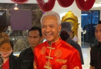 Ganjar Pranowo saat mengunjungi Klenteng Cin Te Yen, Jakarta Barat, Jum'at (9/2)