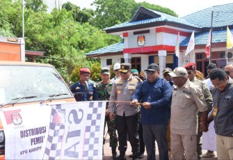 Pendistribusian logistik pemilu ke wilayah Manokwari, Sabtu (10/2)