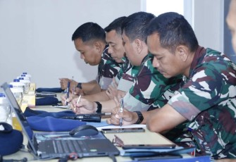 Prajurit Koharmatau saat di ruang rapat Dandepohar 70 Lanud Sulaiman, Bandung, Jum'at (16/2)