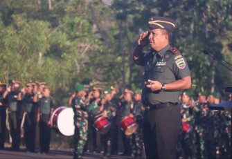 Danrem 033/WP Brigjen TNI Jimmy Watuseke saat upacara 17-an, Senin (19/2)
