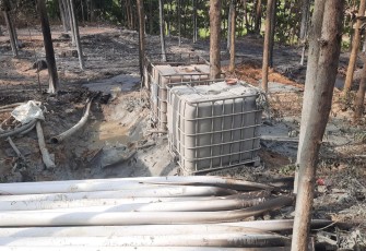 Kondisi lokasi penampungan minyak mentah yang diduga ilegal di Desa Plantungan kecamatan Blora pasca kebakaran pada Minggu (7/4/2024) dini hari