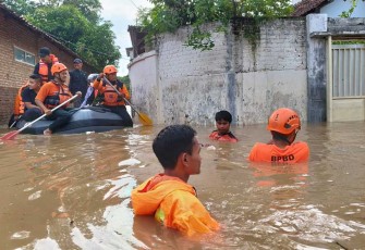 Banjir yang terjadi di Kabupaten Pasuruan jelang lebaran pertama beberapa waktu lalu. Namun banjir sebagian besar telah surut sejak kemarin (11/4).