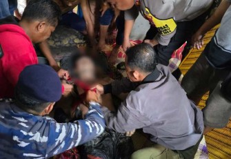 Evakuasi korban tenggelam di laut Tanjung Ambat, Kepulauan Riau 