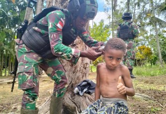 Luar biasa bapak TNI, terimakasih cukur rambutnya, Senin (15/4)