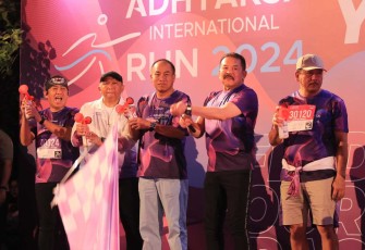 Jaksa Agung RI ST Burhanuddin saat melepas peserta Adhyaksa International Run 2024 di Peninsula Island Nusa Dua Bali, Sabtu (27/4)
