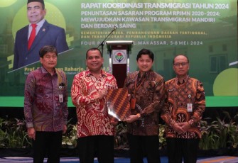 Wamendes PDTT Paiman Raharjo memberikan apresiasi saat rakor transmigrasi 