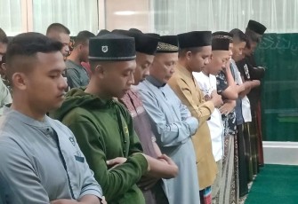 Sholat subuh berjamaah di Masjid Baitul Muttaqin 