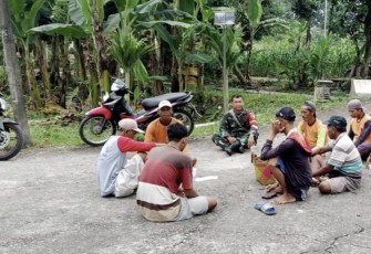 Silaturahmi dengan masyarakat desa binaan 