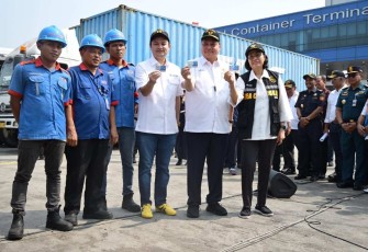 Menkeu Sri Mulyani di Jakarta Internasional Container Terminal