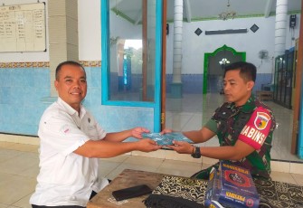 Penyerahan perlengkapan sholat 
