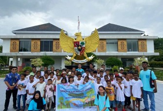 Komunitas Bimbel Gratis "Cerdasnya Papua"