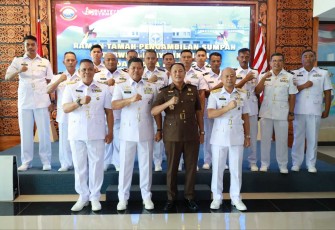 Foto bersama usai Sumpah Jabatan Penyidik Tindak Pidana Tertentu Di Laut