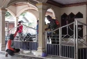 Pembersihan tempat ibadah wilayah desa binaan 