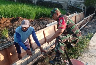 Membangun Saluran Irigasi Wilayah Desa Binaan 