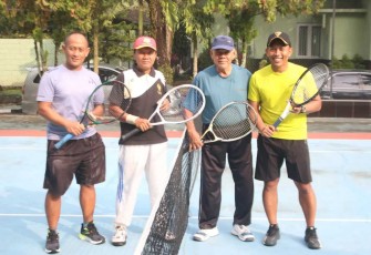 Olahraga tenis bersama purnawirawan TNI 