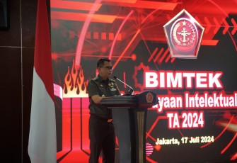 Waasrenum Panglima TNI Brigjen TNI Harvin Kidingallo, S.H., S.T., M.Han., mewakili Asrenum Panglima TNI Laksda TNI Edwin, S.H., M.Han., M.H., saat membuka secara resmi Bimbingan Teknis (Bimtek) Hak Kekayaan Intelektual (HKI) TNI TA 2024, bertempat di Mabes TNI, Cilangkap, Jakarta Timur, Rabu (17/7/2024).