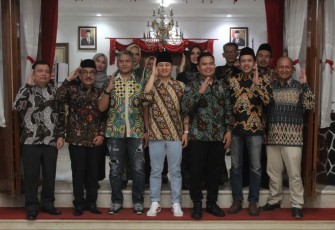 Foto bersama kenal pamit Kapolres Trenggalek 