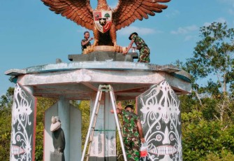 Percantik tampilan monumen perbatasan RI-Malaysia 
