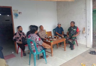 Komsos Babinsa bersama warga binaannya