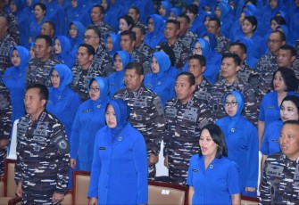 Pangkoarmada III Laksda TNI Hersan bersama Ketua DJA III Ny. Dita Hersan