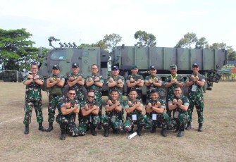Danyonarmed 1 Kostrad Letkol Arm Ihalauw Garry Herlambang mendampingi Wadan Seskoad beserta Pasis Seskoad Dikreg LXIV TA 2024 foto bersama, Senin (26/8)