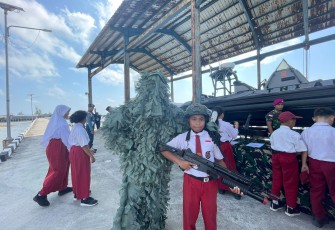 Siswa dan Siswi SD Natuna Antusias Sambut Pertanyaan dari Danlanal Ranai 