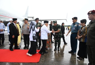 Kasdam I/BB Turut Menyambut Kedatangan Wapres RI di Tanjung Pinang.