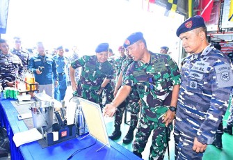 Kepala Staf Koarmada III Laksamana Pertama Singgih Sugiarto