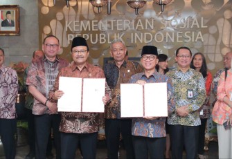 Mendes PDT Yandri Susanto jalin kerjasama dengan Mensos Saifullah Yusuf di Jakarta, Jum'at (15/11)