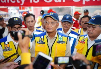 Menteri PU Dody Hanggodo saat memberikan keterangan pers 