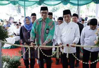 Menag Nasaruddin Umar saat meresmikan masjid Al Munawwar Kemenag di Jakarta, Selasa (17/12)