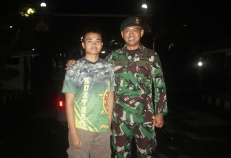 Rafi bersama Danmenarmed 2 Kostrad Kolonel Arm Joko Setiyo di Markas Menarmed 2 Kostrad Kota Malang, Senin (1/1/2024)