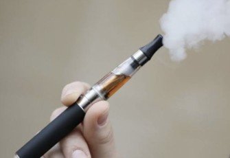 Ilustrasi penggunaan vape