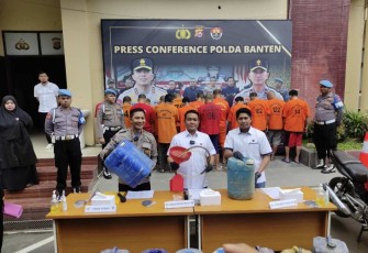 Ditkrimsus Polda Banten saat menggelar press release penyalahgunaan BBM bersubsidi, Rabu (31/1)