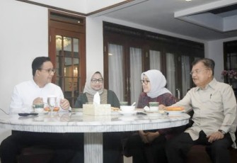 Anies Baswedan bersama Jusuf Kalla saat sarapan bareng menjelang kampanye akbar di JIS, Jakarta, Sabtu (10/2)