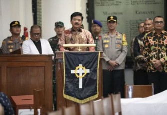 Menko Polhukam Hadi Tjahjanto melakukan silaturrahmi dan peninjauan keamanan pelaksanaan ibadah paskah di GPIB Immanuel Jakarta