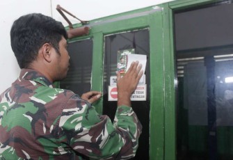 Pemasangan sticker larangan keras judi online