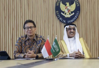 Menkes Budi Gunadi Sadikin bersama Dubes Arab Saudi Faisal Abdullah 
