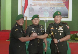 Danrem 071 Wijayakusuma Kolonel Inf Jamaluddin foto bersama usai sertijab 