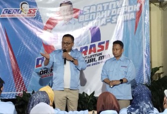 Ketua DPC Partai Gerinda Kota Depok Pradi Supriyatna memberikan sambutan dalam deklarasi GERUSS di kampung Lio, Rabu (24/7)