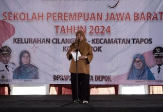 Penjabat (Pj) Sekretaris Daerah (Sekda) Kota Depok, Nina Suzana melaunching Sekolah Perempuan Jawa Barat Tahun 2024 di Lokasi Khusus (Lokus) Peningkatan Peranan Wanita Menuju Keluarga Sehat Sejahtera atau P2WKSS RW 10 Kelurahan Cilangkap, Kecamatan Tapos, Selasa (13/08/24).