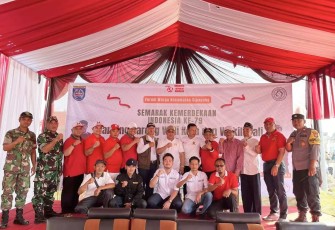 Wali Kota Depok, Mohammad Idris didampingi Camat Cipayung, Hasan Nurdin, para lurah dan stakeholder dalam agenda Mancing Bareng di Situ Citayam, Minggu (25/08/24)