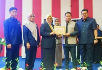 Plt Bupati Bintan Hadiri Paripurna Penyimpanan Ranperda APBD Tahun 2025 