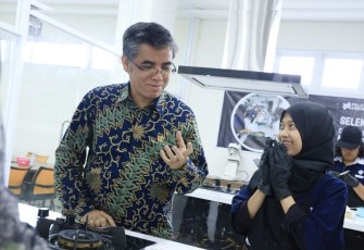 Menaker Yassierli saat berdialog dengan peserta PBK di Surakarta, Senin (11/11)