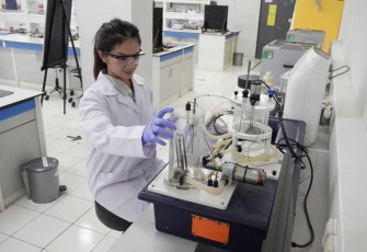 Dokumentasi: Ilustrasi praktik laboratorium Sains Keberlanjutan