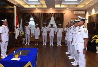 Pangkolinlamil saat Pimpin Sertijab Sejumlah Pejabat Baru Kolinlamil