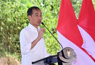 Presiden Joko Widodo di sela peresmian pembangunan sejumlah infrastruktur klaster keuangan di kawasan IKN, Kamis (29/2).