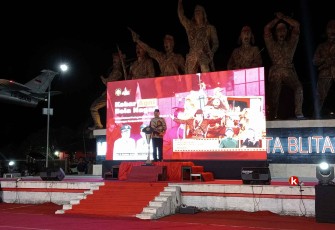Walikota Blitar Santoso saat Berikan Sambutan dalam Membuka Pementasan Drama Kolosal PETA Dalam Rangka Memperingati Hari Cinta Tanah Air tahun 2024 (Foto : Faisal NR / Klikwarta.com)
