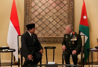 Menhan RI Prabowo Subianto saat pertemuan dengan Raja Yordania Abdullah II bin Al-Hussein, di Amman, Yordania, Senin (10/6/2024) sesaat tiba di Yordania.