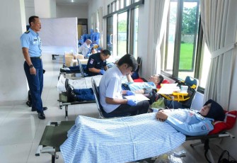 Dankoharmatau Turut Hadir Pada Giat Donor Darah Menyambut HUT ke-78 TNI AU
